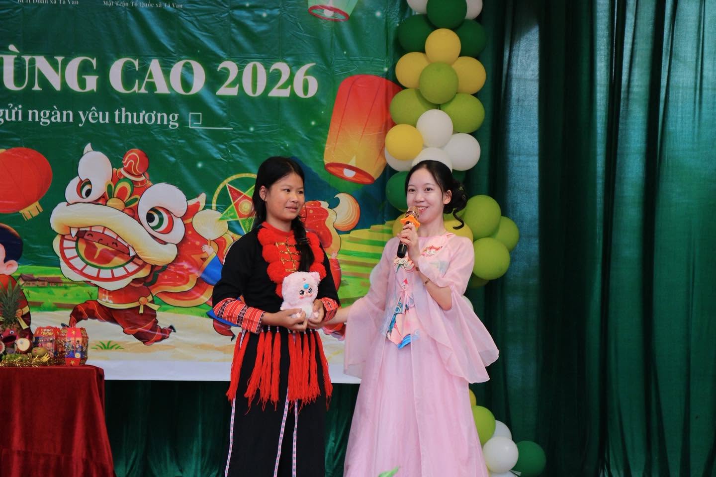 Tiết mục văn nghệ trên sân khấu Trăng Sáng Vùng Cao 2026