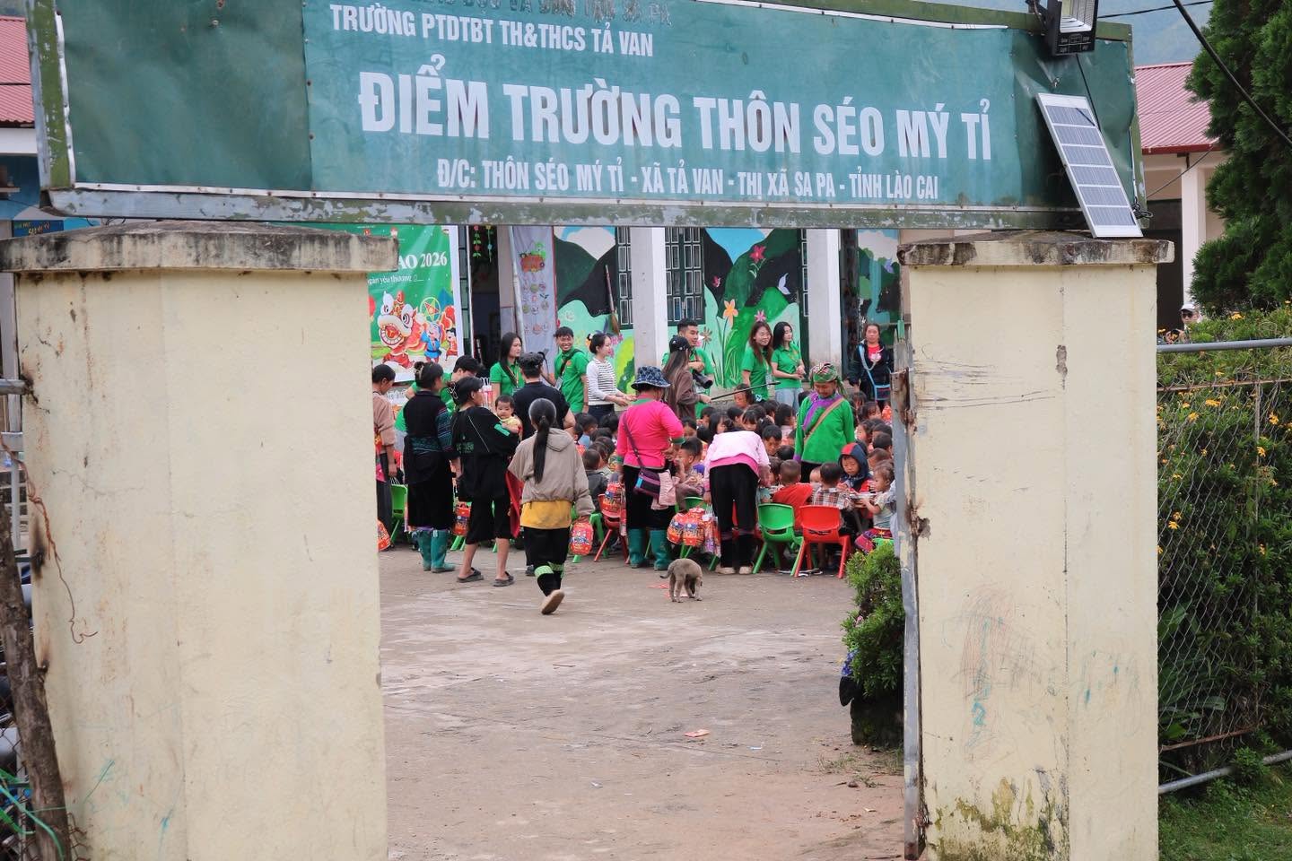 Cổng điểm trường thôn Séo Mý Tỷ